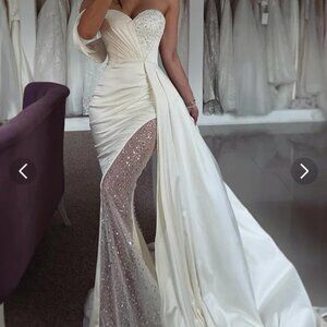 Trumpet/Mermaid Off-The-Shoulder Wedding Dress